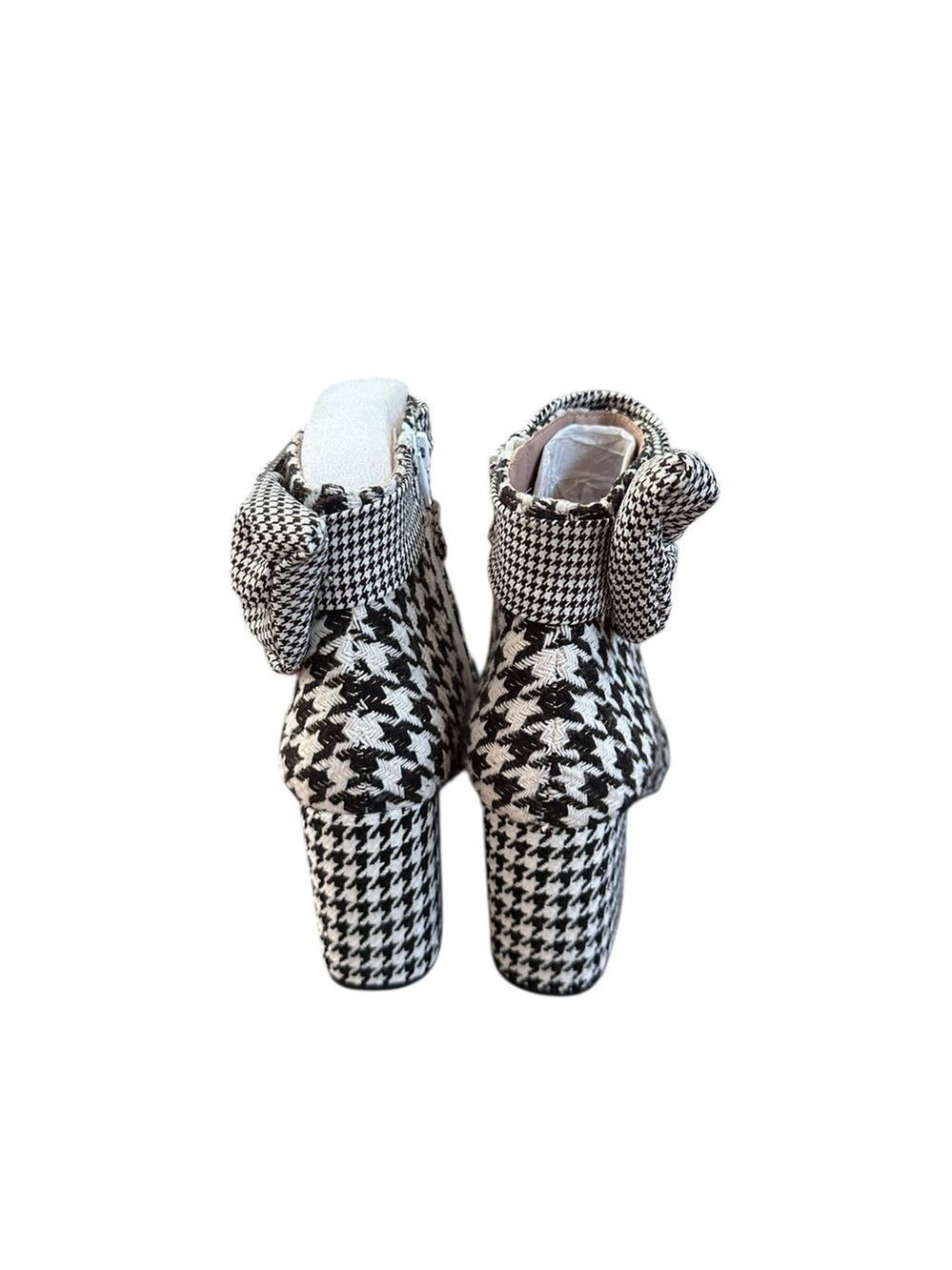 Betsey Johnson Black and White Houndstooth Pointed toe Ankle Boots NWOT Size 6.5 - Picture 3 of 10
